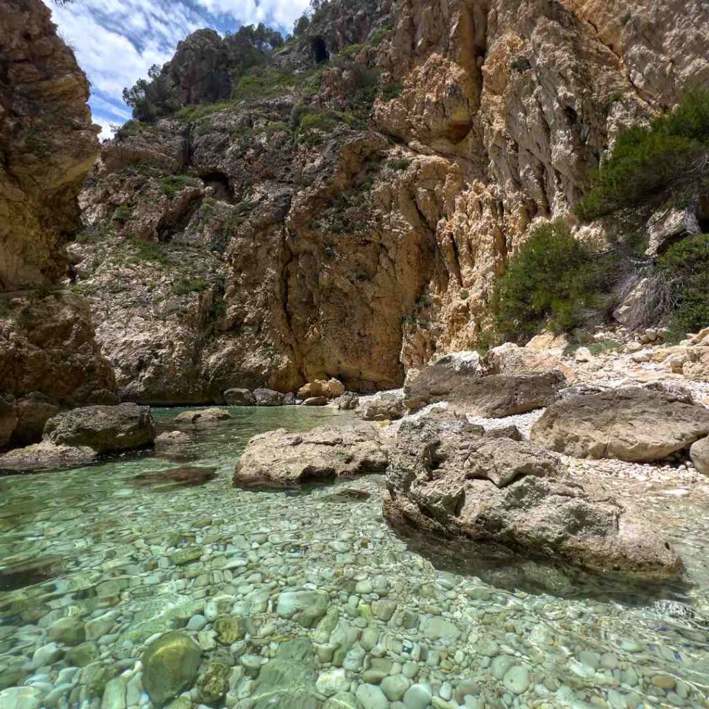 cove in caló javea