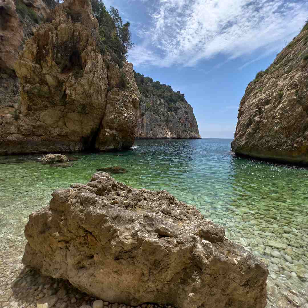 Cala en Caló de Jávea: La Cala Secreta de Javea 2025