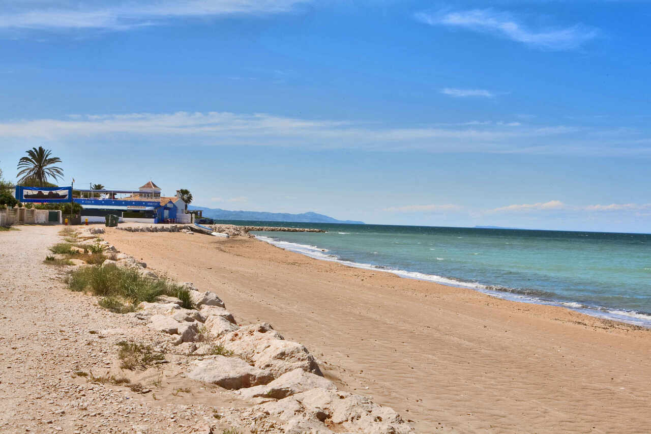 Playa de la Almadraba en Dénia: Descubre L’Almadrava, Alicante