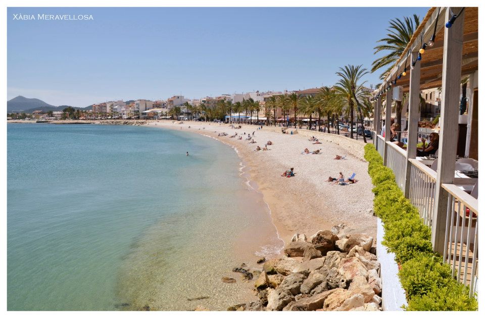 Playa de la Grava en Jávea: Guía completa del Puerto de Javea 2025
