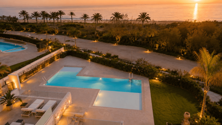 Albamar_residence_pool&beach_night